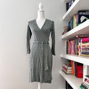 Diane von Furstenberg, Silk Wrap Dress, Size 6